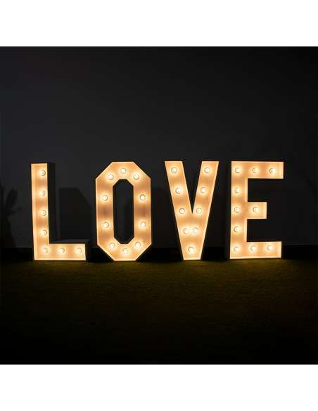 letras de madera iluminadas