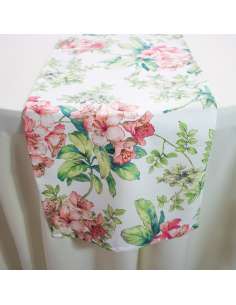 Camino estampado sobre mantel de hilo rústico 2