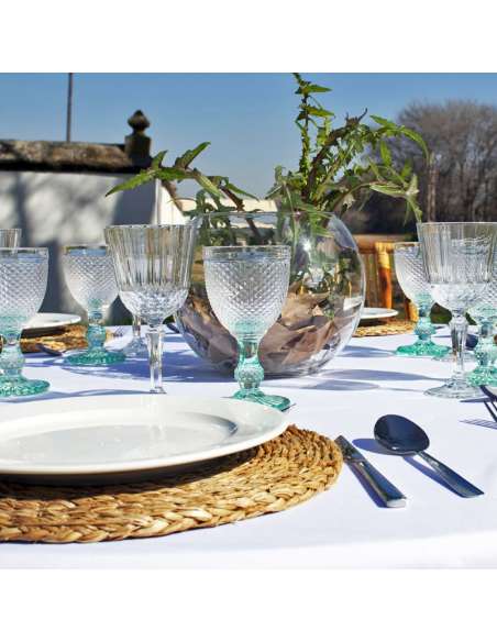 Bajoplato enea en mesa