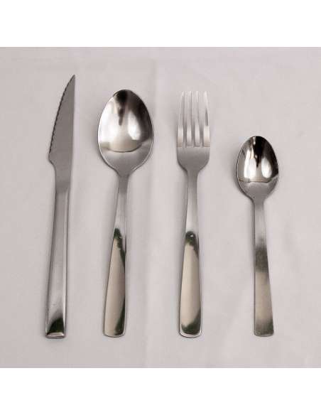 Juego cubiertos modelo hotel