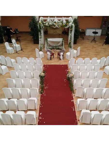 Moqueta ferial color burdeos en evento