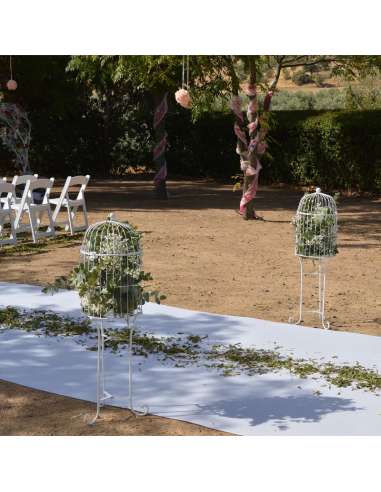 Moqueta blanca en boda con flores
