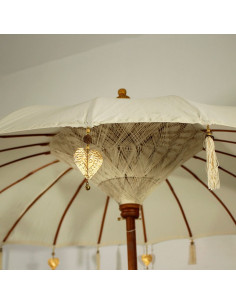 Sombrilla Balinesa en tela y madera con base 2