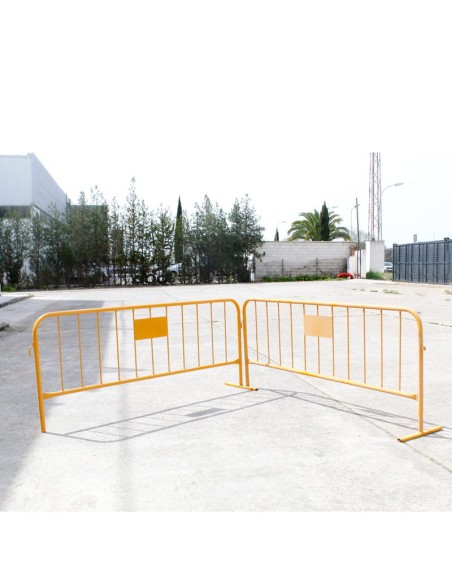 Valla Peatonal de metal amarilla
