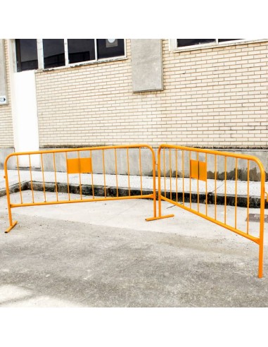 Valla Peatonal de metal amarilla