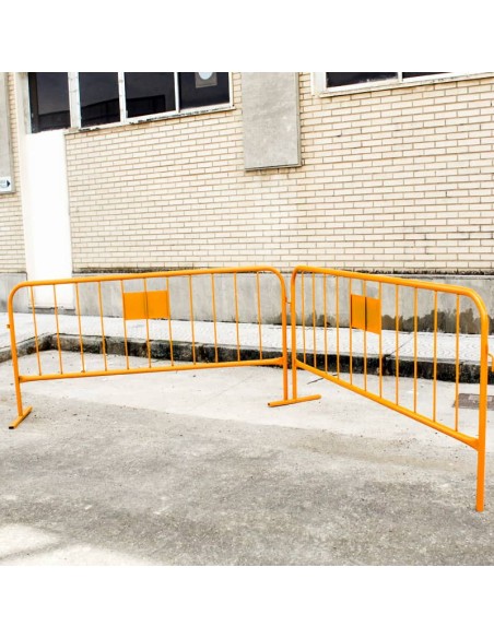 Valla Peatonal de metal amarilla