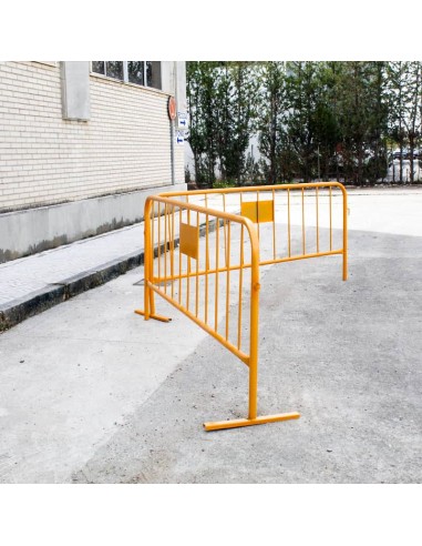 Valla Peatonal de metal amarilla