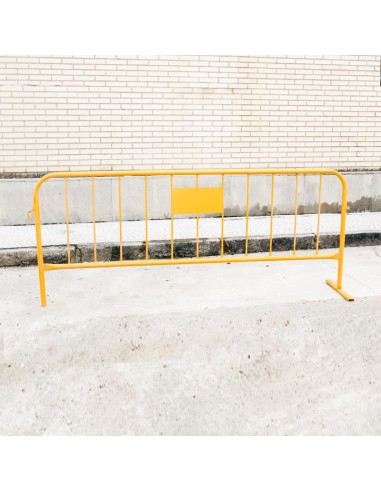 Valla Peatonal de metal amarilla