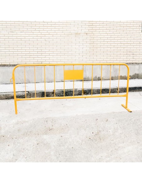 Valla Peatonal de metal amarilla