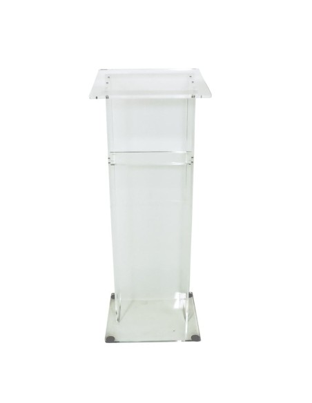 Atril con un micrófono