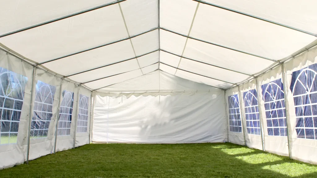 Qué poner debajo de la carpa