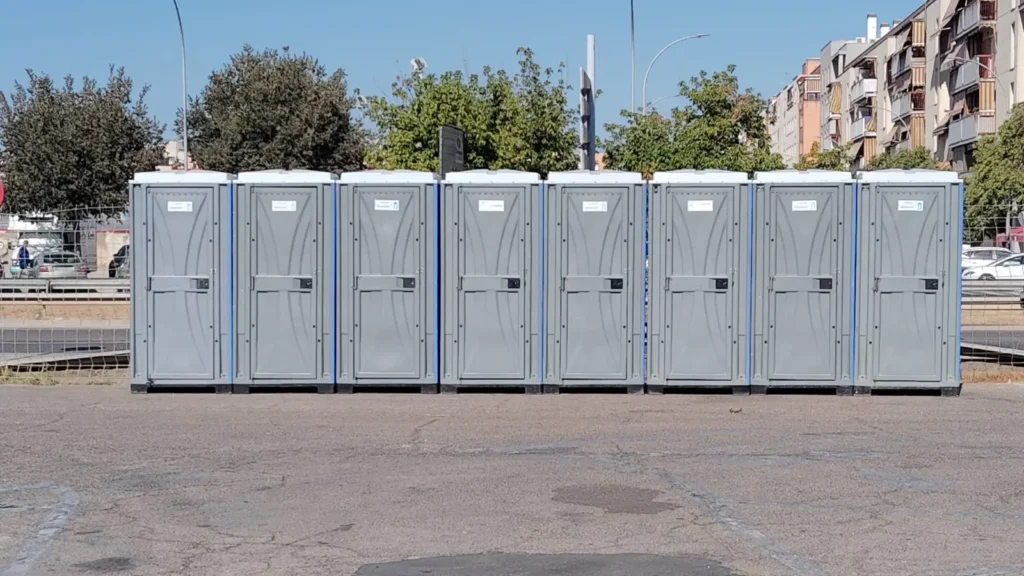 cuantos baños portatiles necesito